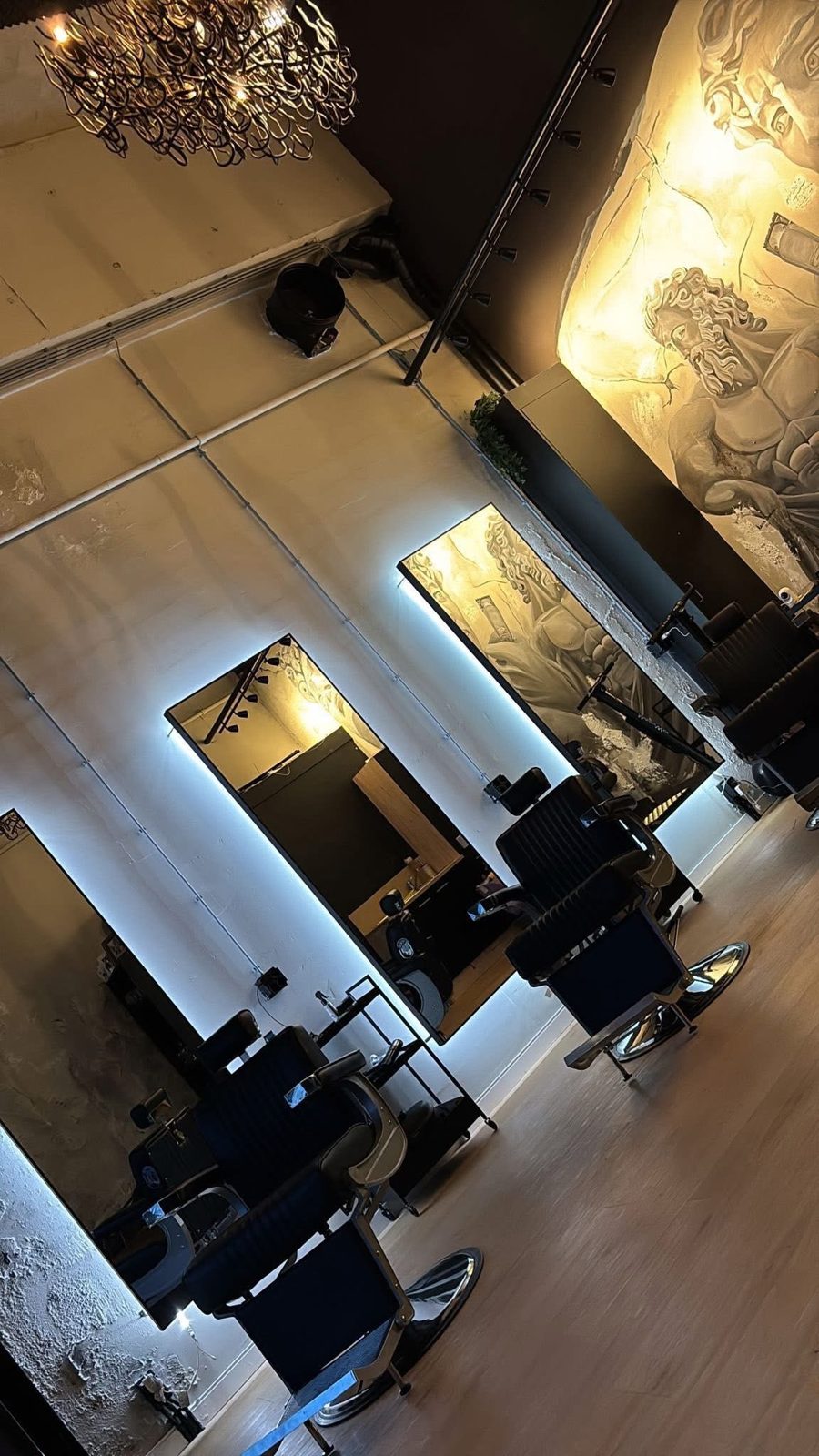 Verlichting en elektra aangelegd in een barbershop